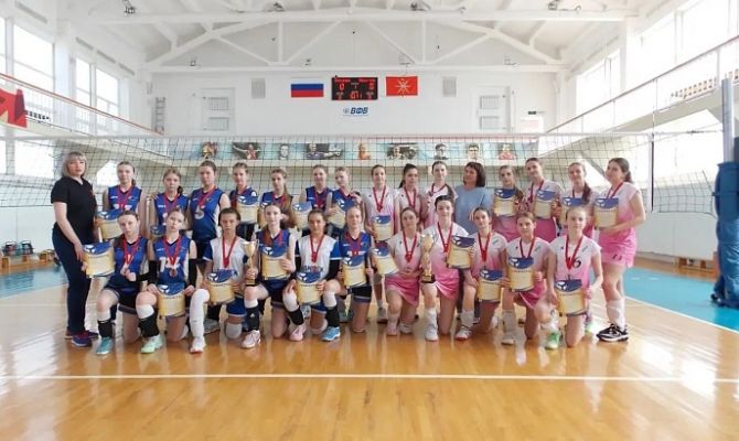 В Туле в честь Дня Победы провели турнир по волейболу