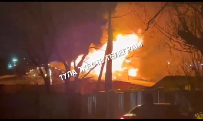 На Веневском шоссе в Туле сгорел дом