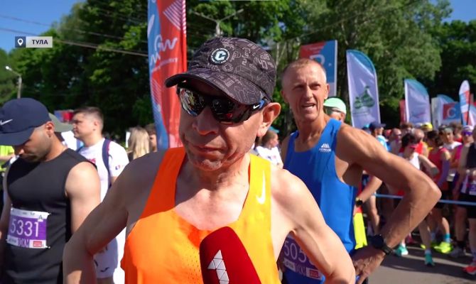 Спортсмен из Мексики пробежал полумарафон в Туле