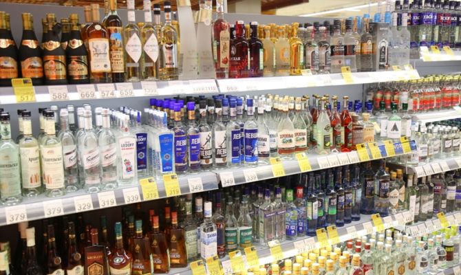 В Новомосковске пьяный мужчина пытался украсть две бутылки вермута