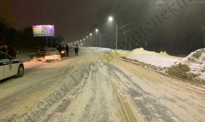В Новомосковске 18-летний водитель выехал на "встречку": пострадали двое несовершеннолетних