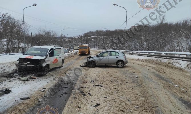 В Алексине в результате аварии была госпитализирована 10-летняя девочка