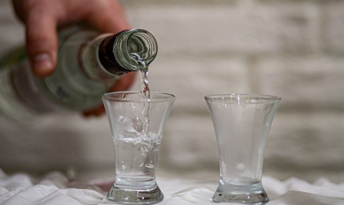 Киреевчанка продала подростку водку и энергетик за 224 рубля