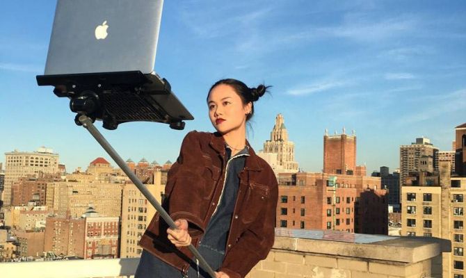 Страстным любителям селфи предлагают обратиться к психиатру