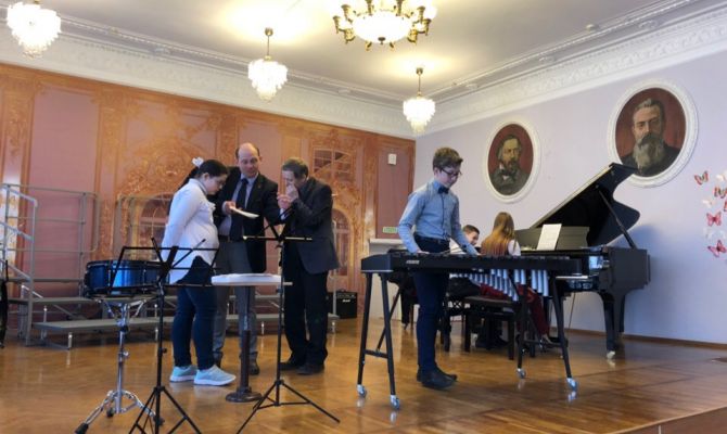 «Мастерская талантов»: юных туляков обучили игре на ксилофоне