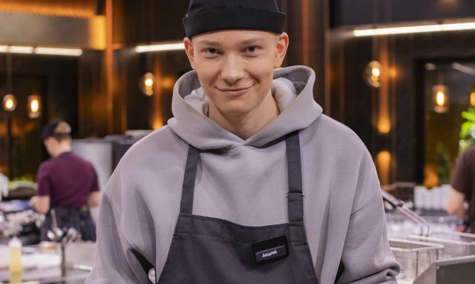 Официант из Тулы принял участие в новом шоу «Полная посадка»