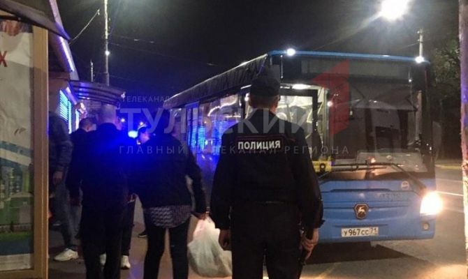На остановке в Туле произошла драка: женщину увезли в больницу на скорой