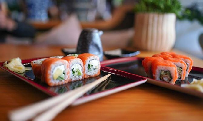 В России резко подорожали роллы