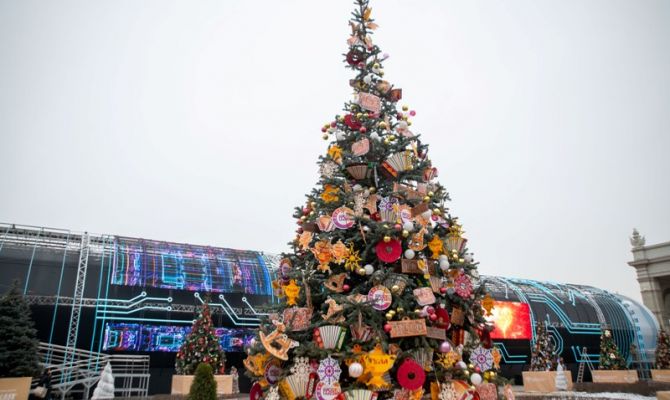 Тульская новогодняя елка зажгла огни на выставке «Россия» в Москве