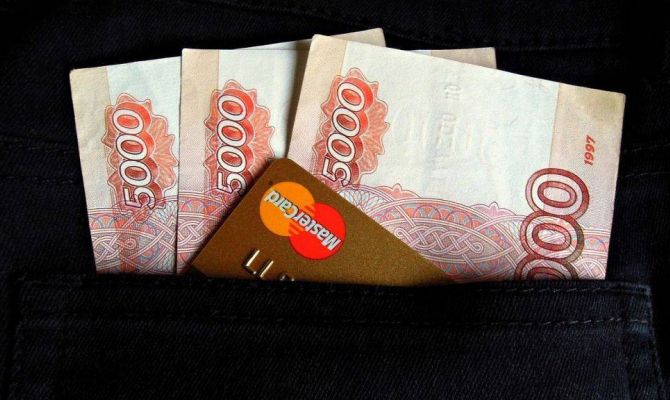 Кто в России получает самые маленькие зарплаты