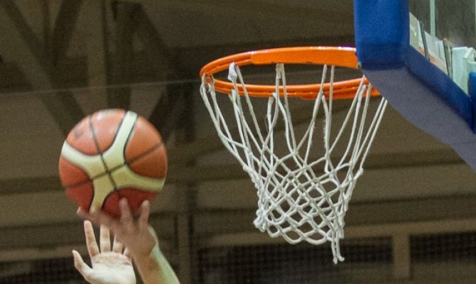 Баскетболисты из тульской команды "Арсенал" победили "Эльбрус"