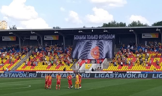 Тульские болельщики на стадионе "Арсенал" поблагодарили врачей