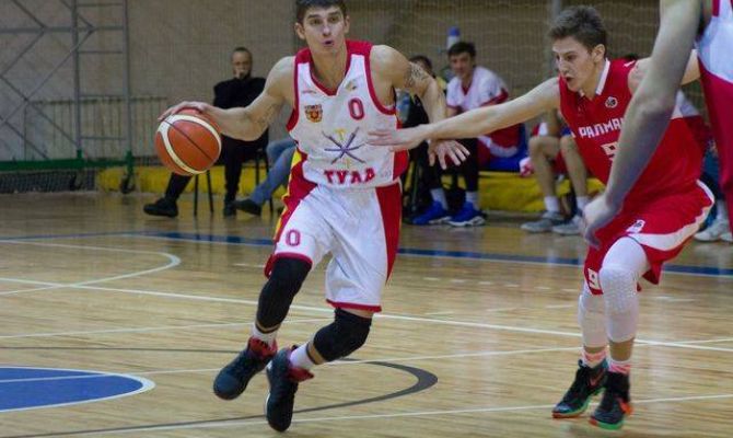 Тульский "Арсенал" победил "Уралмаш" в первом матче