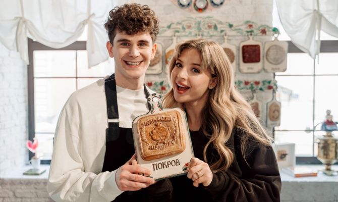 Аня Покров и Артур Бабич научились печь пряники в Туле