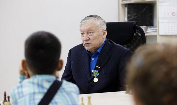 В Международный день шахмат Тульскую область посетил гроссмейстер Анатолий Карпов
