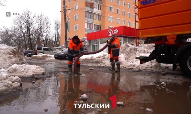 Коммунальщики в Туле назвали участки с самыми проблемными лужами