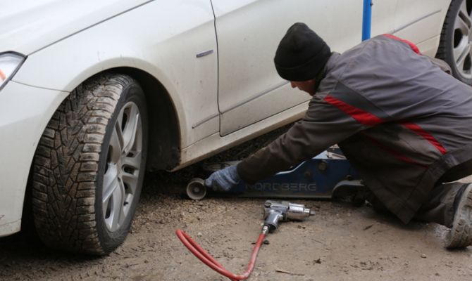 Синоптики рассказали, когда тульским водителям следует менять шины на зимние