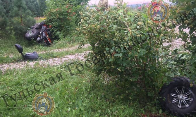 В Большой Туле квадроцикл съехал в кювет, врезался в забор и перевернулся