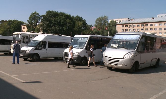 В Тульской области пассажиров перевозили на автобусах с лысой резиной и треснутыми стеклами
