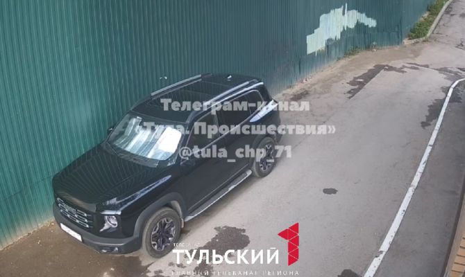 В Туле две девочки врезались в легковушку и сбежали