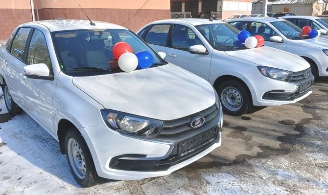 Пострадавшим на производстве тулякам вручили ключи от новых автомобилей