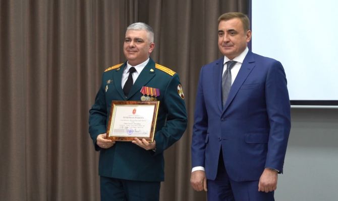 «На страже безопасности»: Алексей Дюмин наградил отличившихся сотрудников Росгвардии