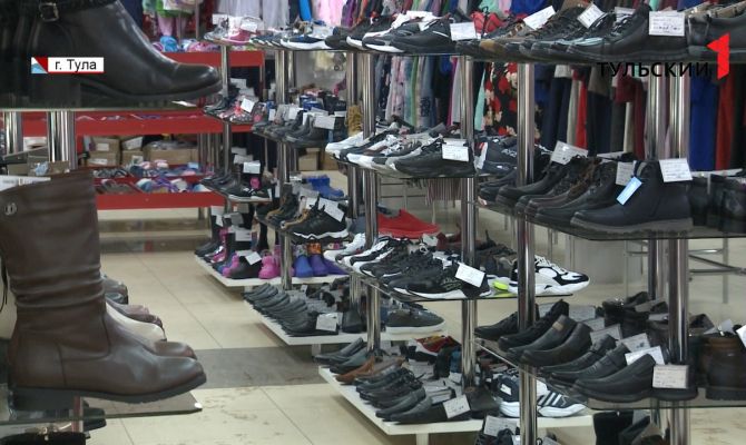 Что сейчас происходит в тульском магазине, где нашли больше 700 пар «паленой» обуви   