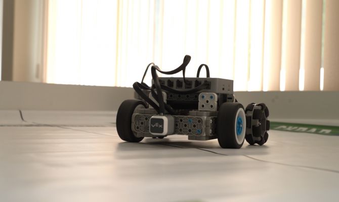 Битва роботов: в Ясногорске 12-летний мальчик спроектировал робокар