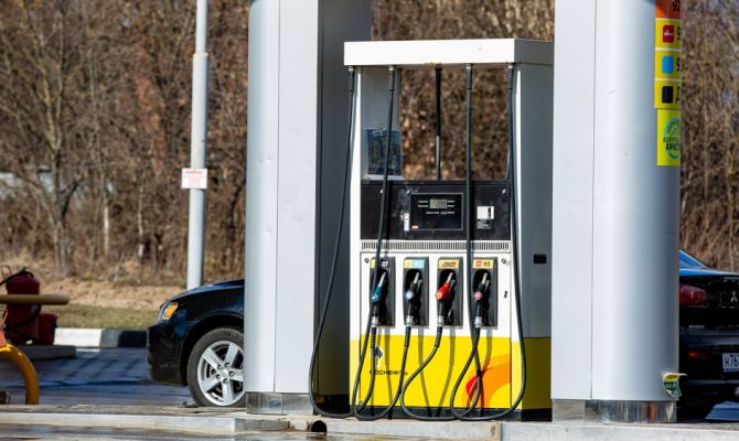 Туляк попытался бесплатно заправиться и «закупиться» на АЗС