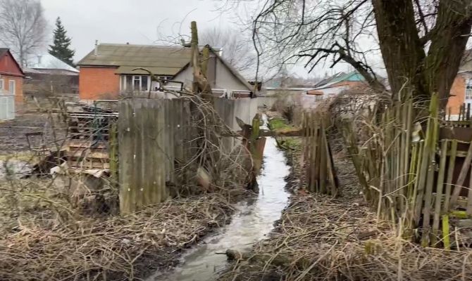 В Плавске в частном секторе появилась река из сточных вод