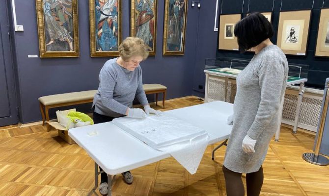 Сотрудники музея раскрыли секрет транспортировки картин