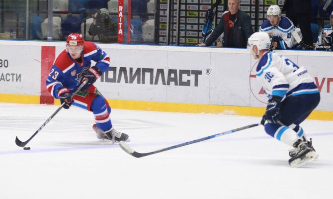 Алексей Дюмин поздравил «АКМ» с победой в хоккейном матче