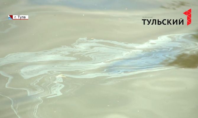 В Туле река у Казанской набережной покрылась маслянистыми разводами