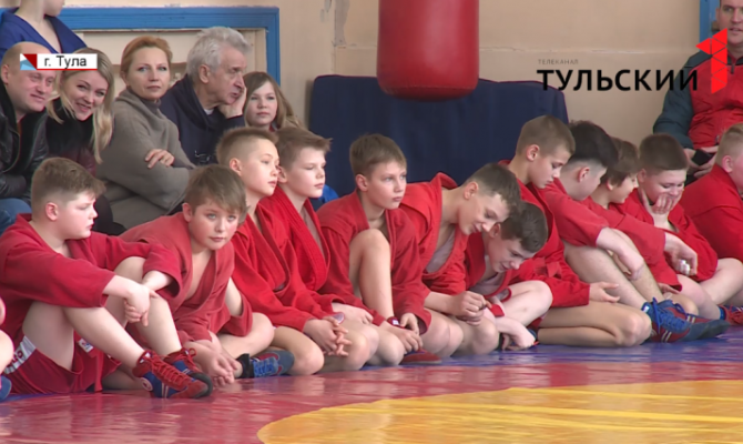 По инициативе Алексея Дюмина тульские самбисты получили новые комплекты формы