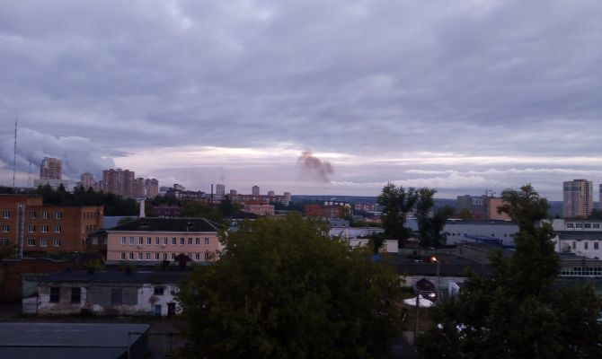 В южной части Тулы жители города заметили черные облака