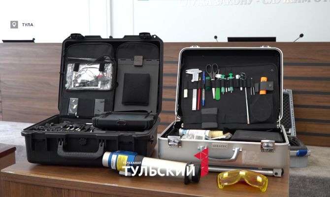 Тульские следователи показали содержимое своего чемоданчика