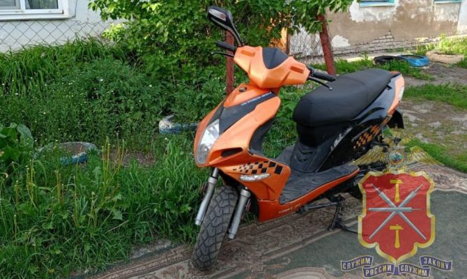 В Узловой рецидивист украл из чужого сарая скутер и бензиновый триммер