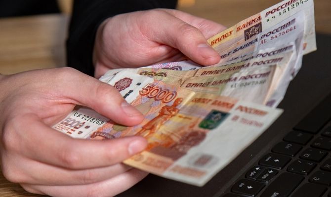 70-летняя пенсионерка из Тулы продала иномарку за 1,6 млн рублей и отдала деньги мошенникам