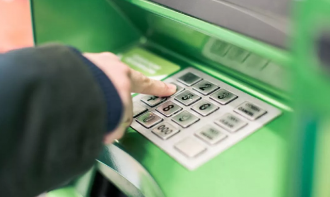 Житель Плавска украл у собутыльника кредитную карту 