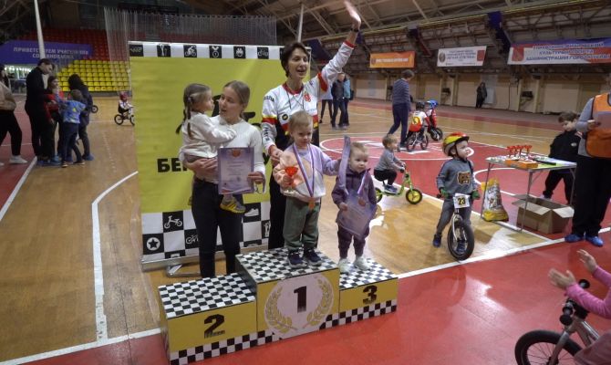 Спорт для самых маленьких: юные туляки начинают занятия на беговелах в полтора года