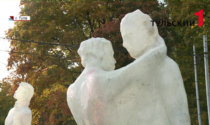 В тульском парке открылась выставка «Жизнь с болью»