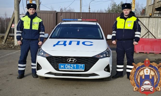 В Туле инспекторы ДПС помогли беременной женщине добраться до больницы