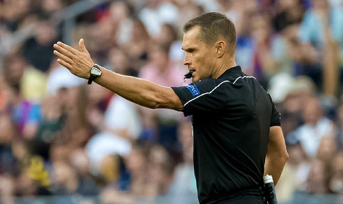 В Москве стартовал матч «Арсенал - Динамо»