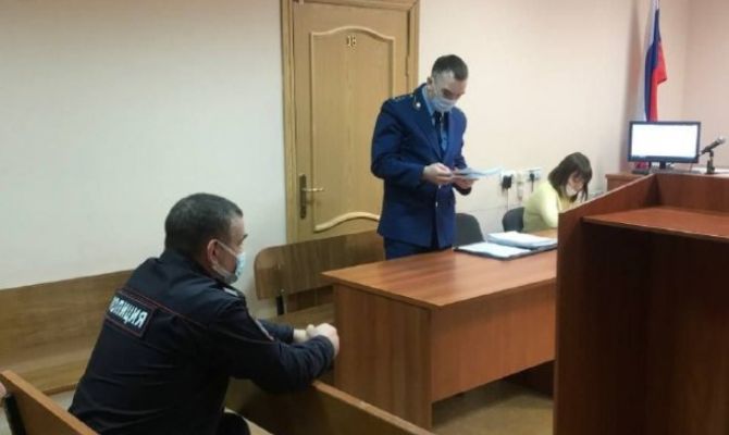 В Туле двух бывших полицейских судят за получение взятки