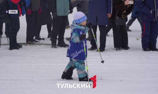 4-летний мальчик в третий раз принял участие в "Лыжне Веденина"