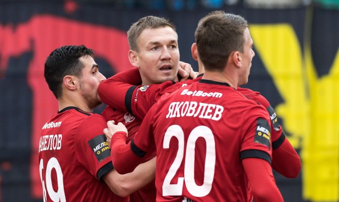 В Нижнекамске стартует матч Первой лиги "Нефтехимик" - "Арсенал"