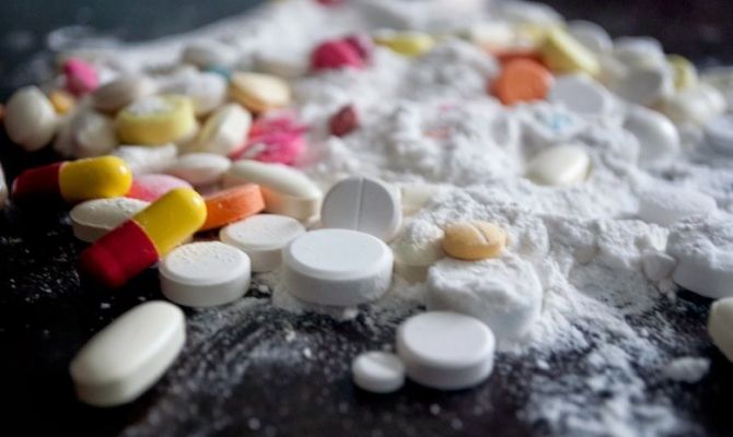 Школьников и студентов могут начать проверять на наркотики 