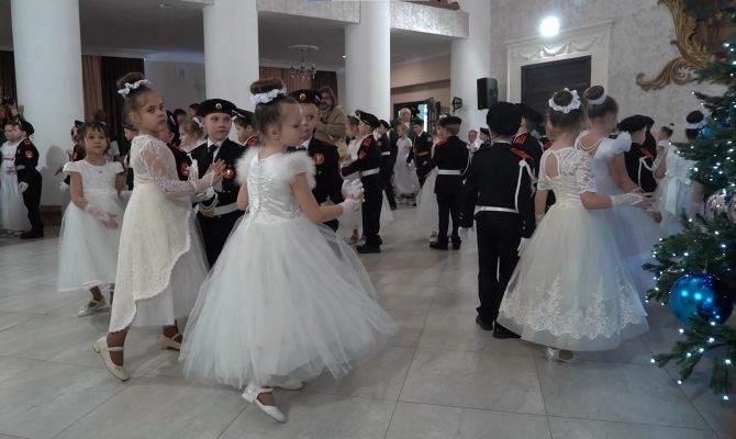 Под звуки вальса: в Узловой прошел новогодний кадетский бал