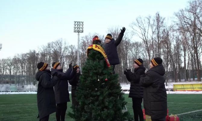 У воспитанников академии тульского "Арсенала" украли новогоднюю елку