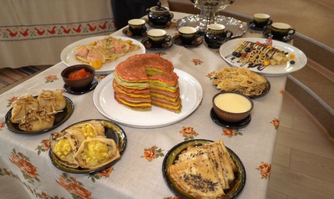 От роллов до торта по-французски: тульские студенты показали мастер-класс по жарке блинов